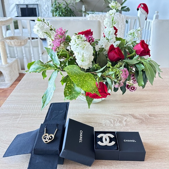 CHANEL Accessories - Chanel brooch and necklace